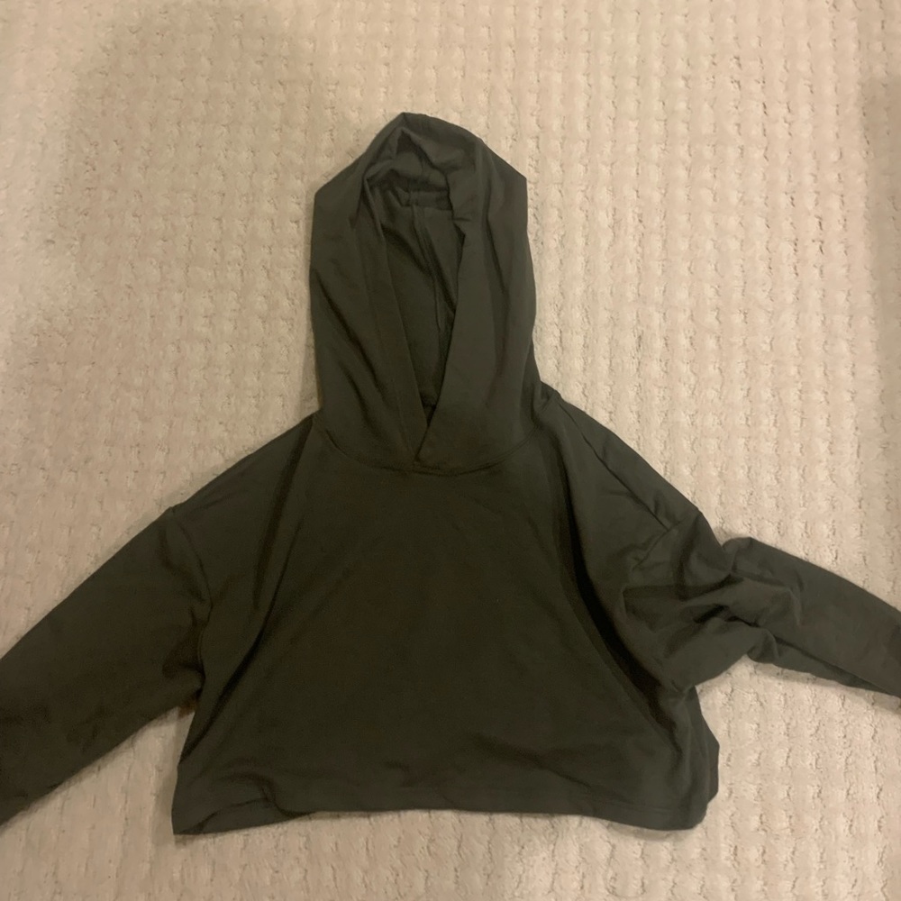 Cropped green hoodie